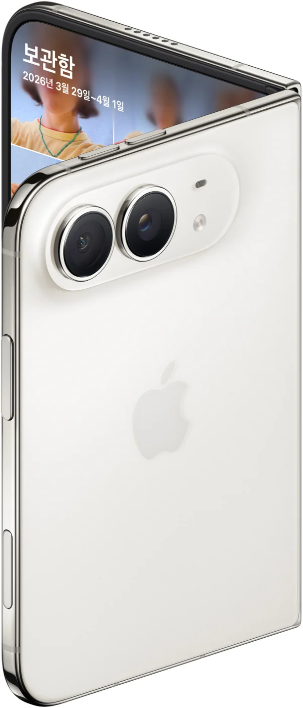접힌 스타 화이트 iPhone Duo의 뒷면과 카메라를 보여 주는 Apple 공식 이미지